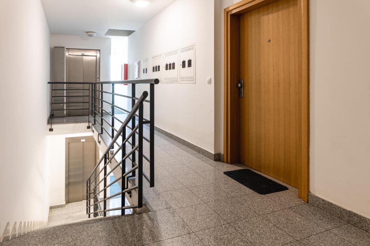 Flexible Selfcheckins 29 - - Garage - Loggia - New - Repinc Apartment